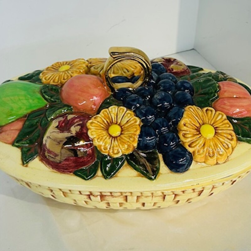 Vintage Fruit Basket W Lid
Yellow Green Red Gold
Size: 10x5H