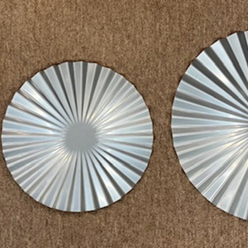 Set of 3 Metal Wall Bursts
Silver Size: 8 diameter 12 diameter 16 diameter