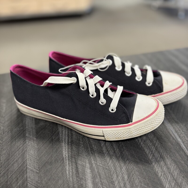 NWT Canvas Shoes, Size: 10