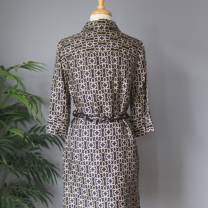 Vtg Milly Silk Twill Broc, Navy, Size: 6<br />
Classy easy to wear dress from Milly of New york<br />
100% silk<br />
A great transitional dress, the dark colors make it appropriate for fall but the light weight easy breezy cut make it great for early spring, late summer<br />
Buttons from neck to waist in the front and it also has an invisible side zipper.<br />
This dress will work for many occasions and can be worn with or without the plastic chain and sash belt<br />
It's very very dark espresso brown to black and cream with a touch of navy in the print.<br />
fully lined and made in the USA of Italian silk.<br />
3/4 length sleeves<br />
marked size 6,may fit a little smaller, pls use the measurements below to ensure it will fit you.<br />
Flat measurements:<br />
shoulder to shoulder: 14.5  this is a bit narrower than average.<br />
ampit to armpit: 18.5<br />
waist area: 18<br />
hip: 20.5<br />
length: 34.5<br />
underarm sleeve length: 11<br />
<br />
excellent pre-owned condition, no flaws.<br />
thanks for looking!<br />
#80807