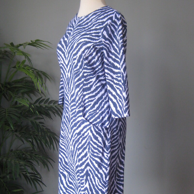 J. McLaughlin Print LS, Blue, Size: Medium<br />
Easy breezy knit dress from J. McLaughlin.<br />
Blue zebra print Catalyst dress<br />
Cute slightly slouchy pockets<br />
elbow length sleeves<br />
Size M<br />
Flat measurements:<br />
Shoulder to shoulder: 16<br />
Armpit to armpit: 18.25<br />
Waist: 16<br />
Hip: 19.75 ( stretchy fabric, you want it to hug your hips but no too tight!)<br />
Length: 35.75<br />
underarm sleeve length: 9.75<br />
Excellent condition<br />
Thanks for looking!<br />
#80816