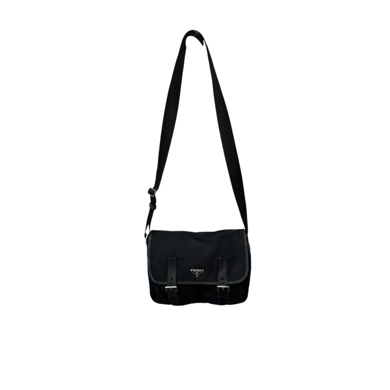 Prada Messanger Double Buckle Black

Factory Code: 110

Dimensions:
Width 11.5in
Height 9.25in
Depth 3.5in
Shoulder Drop 23.25in

In good condition. Wear to the leather trim of the handbag.

Comes with original dust bag. No box.