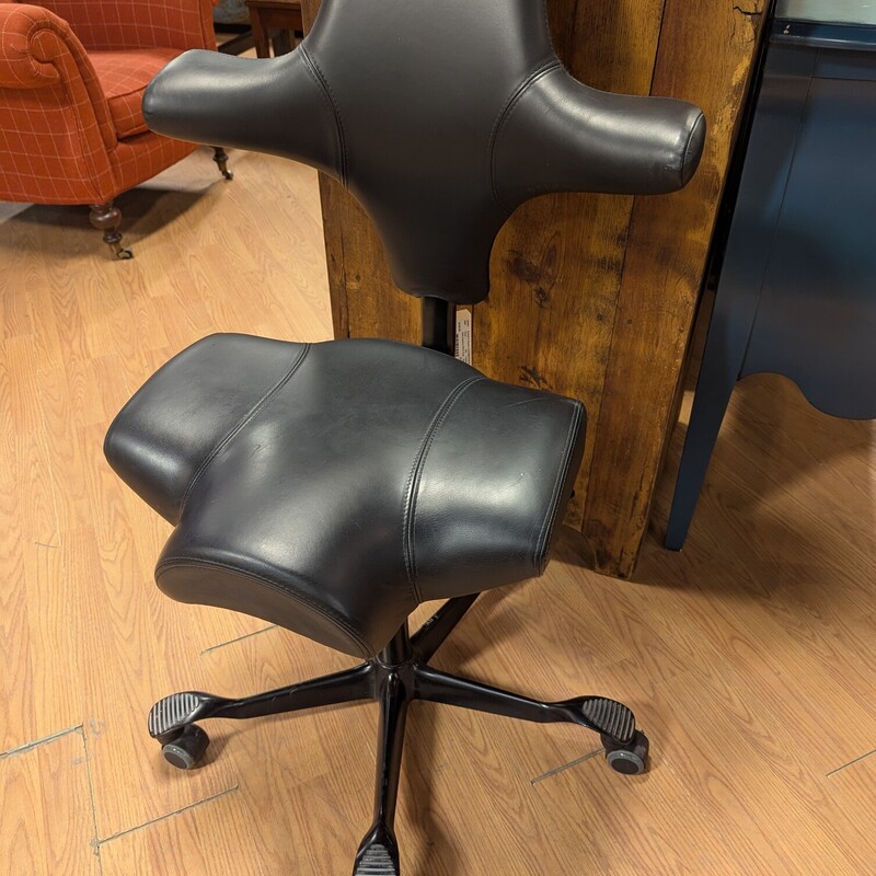 HAG Capisco Office Ergo, Blk,Leather 18in seat width x 19in seat depth, 27in wide x 22in deep