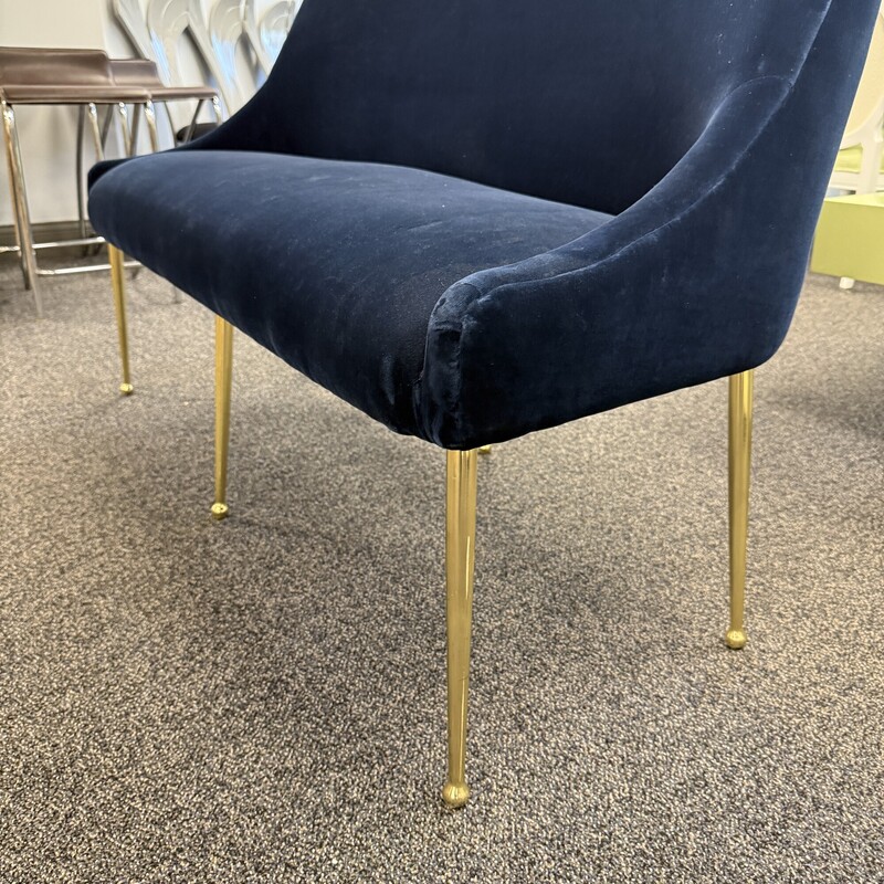 Blue Velvet Bench with Gold Lets/Hardware. Retails for $500!<br />
Size: 54in