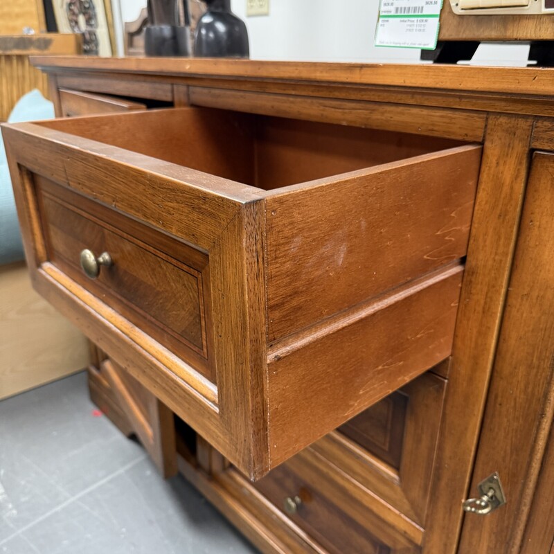 Buying & Design Inlaid Sideboard, Made in Italy<br />
Size: 69x20x37