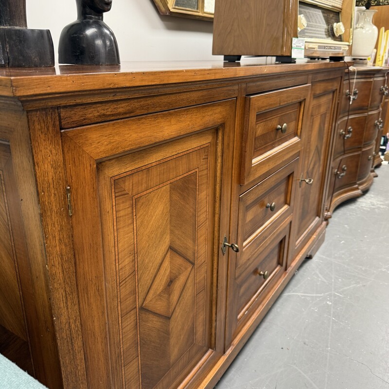 Buying & Design Inlaid Sideboard, Made in Italy<br />
Size: 69x20x37