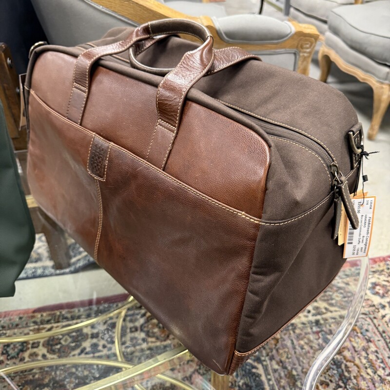 Boconi Commuter Duffle Bag, Brown. New with tags!<br />
Size: 20x10