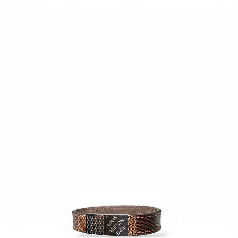 Louis Vuitton Pull It Damier Ebene Bracelet 19

Style Code:BC1126

In very good condition. Some minor scratches on hardware.

Comes with original dust bag. No box