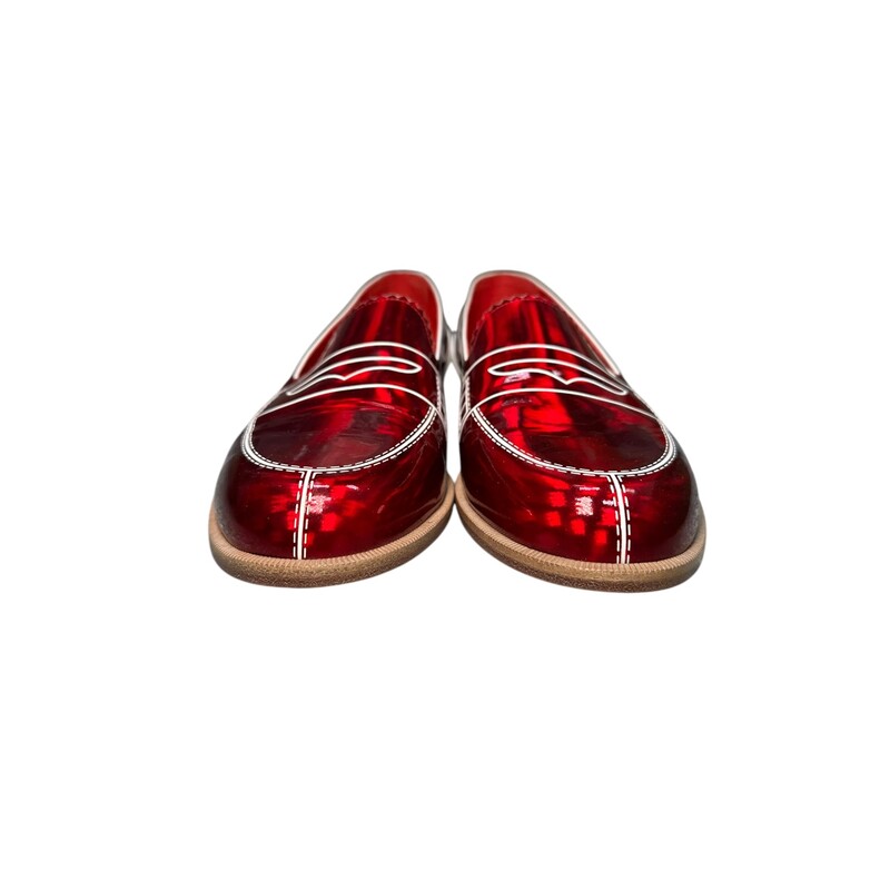 Louboutin Mocalaureat Patent Red Loafer

Size: 38.5

In excellent condition. Light creasing to the toes. and light scufing to bottoms.

Does not come with original dust bag or box.