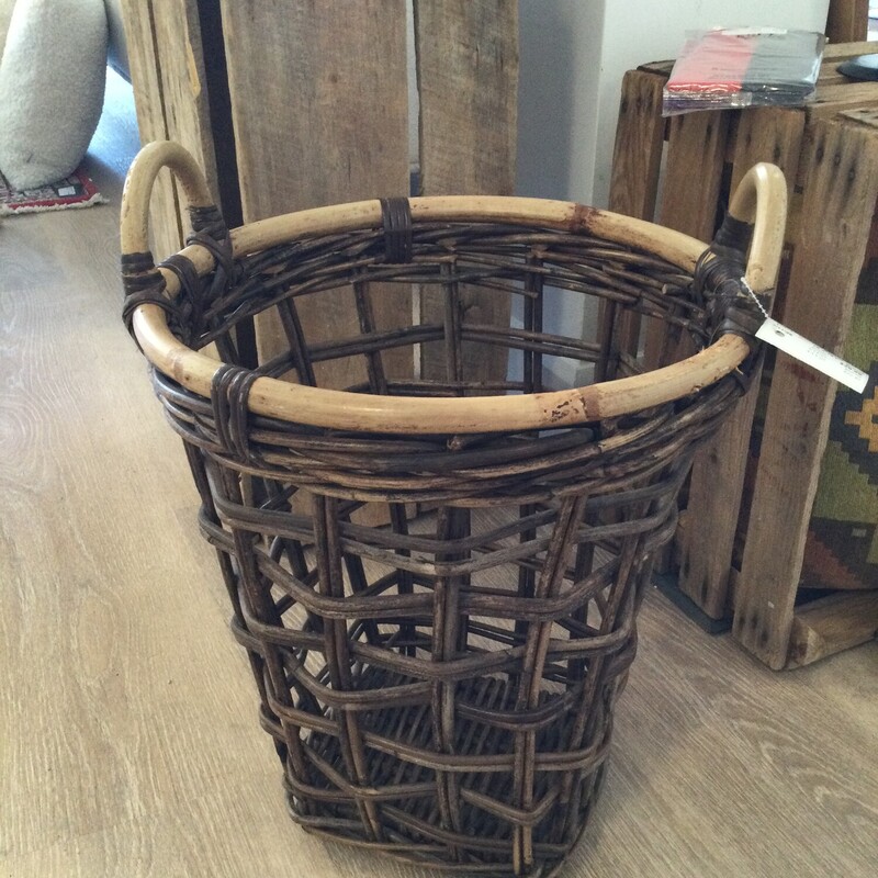 Handled Basket,
Brown,
Size: 19 X 15 In