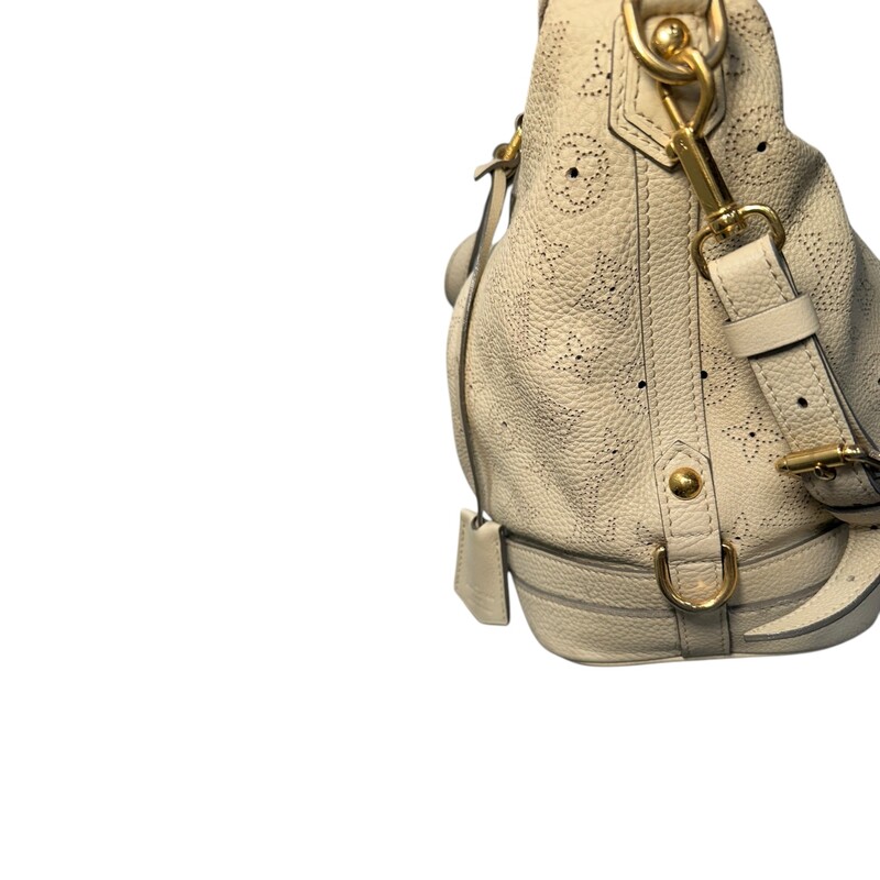 Louis Vuitton Mahina Stella PM Cream<br />
<br />
Date Code: AR4130<br />
<br />
Dimensions:<br />
Base length: 13 in<br />
Width: 6 in<br />
Height: 11 in<br />
Drop: 4.5 in<br />
Drop: 14 in<br />
<br />
In very good condition. Light wear to the top of the leather. Light staining on the interior.<br />
<br />
Does not come with the original dust bag or box.