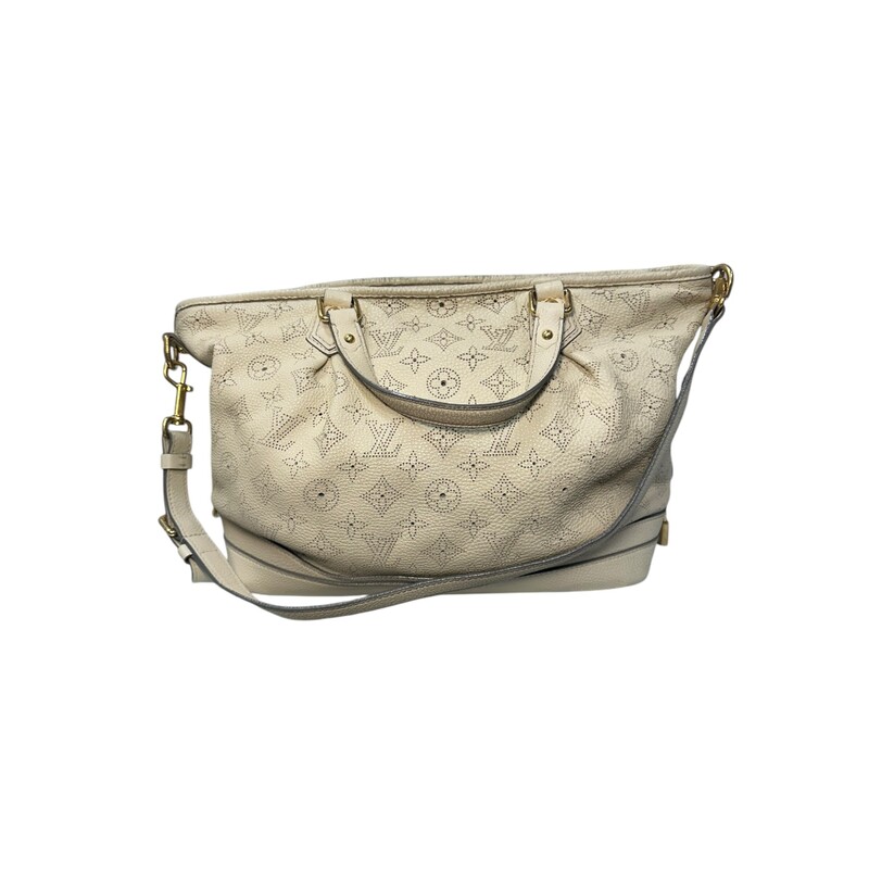 Louis Vuitton Mahina Stella PM Cream

Date Code: AR4130

Dimensions:
Base length: 13 in
Width: 6 in
Height: 11 in
Drop: 4.5 in
Drop: 14 in

In very good condition. Light wear to the top of the leather. Light staining on the interior.

Does not come with the original dust bag or box.