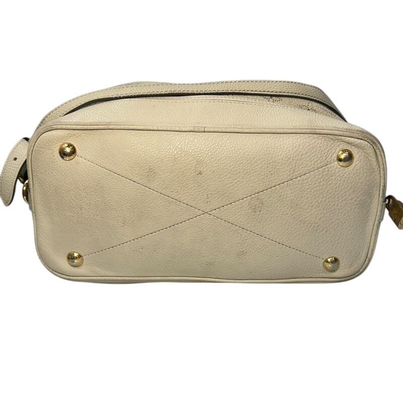 Louis Vuitton Mahina Stella PM Cream<br />
<br />
Date Code: AR4130<br />
<br />
Dimensions:<br />
Base length: 13 in<br />
Width: 6 in<br />
Height: 11 in<br />
Drop: 4.5 in<br />
Drop: 14 in<br />
<br />
In very good condition. Light wear to the top of the leather. Light staining on the interior.<br />
<br />
Does not come with the original dust bag or box.