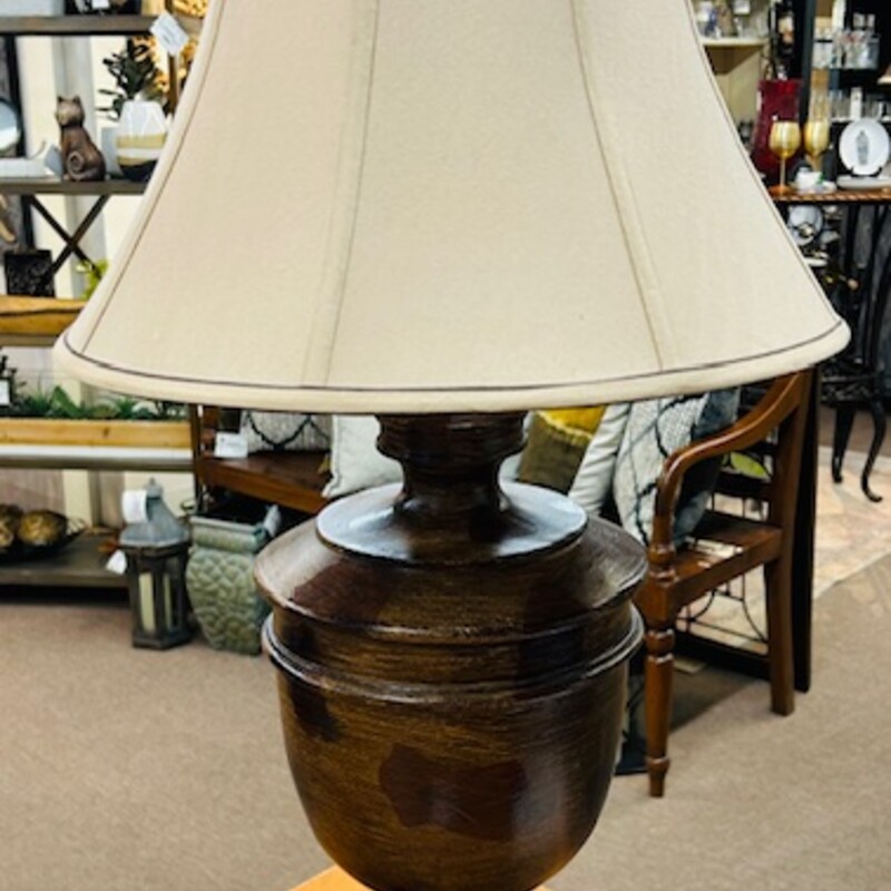 Wood Spotted Urn Lamp
Brown and Tan
 Size: 17x33H