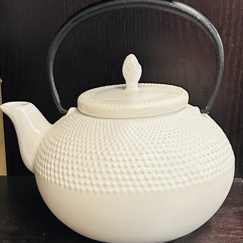 Crate & Barrel Minami Teapot
White and Black
 Size: 8x7H