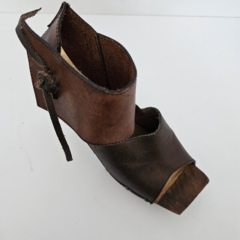 John Fluevog, Brown, Size: 7