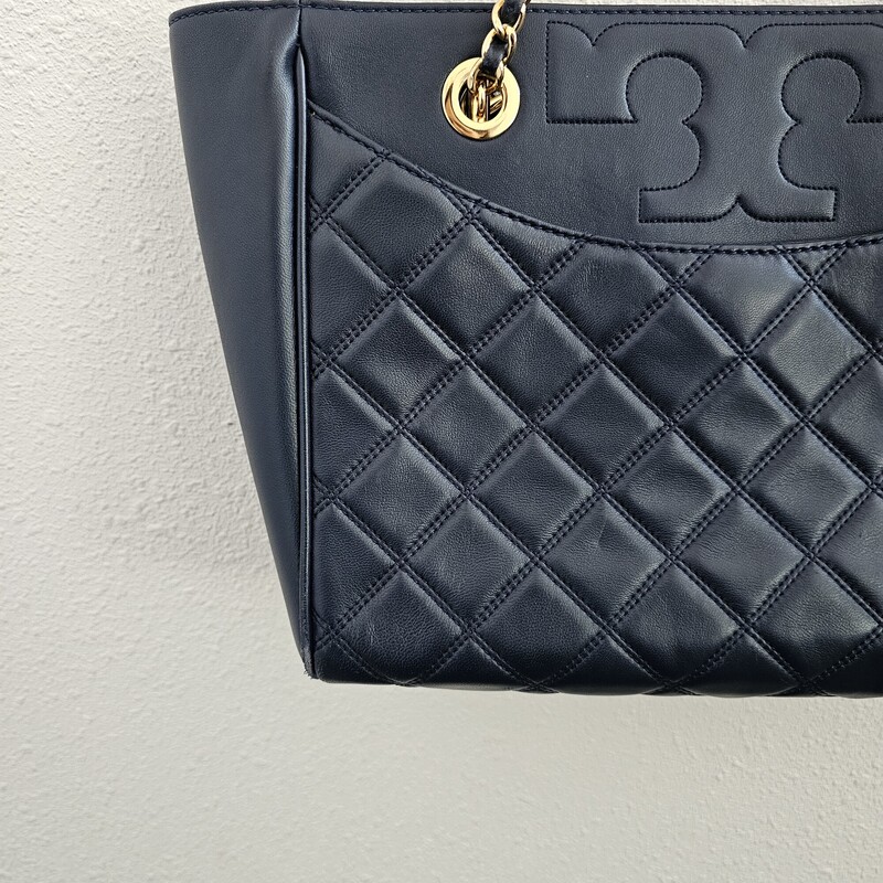 Tory Burch Quilted Chain, Navy, Size: Tophandle