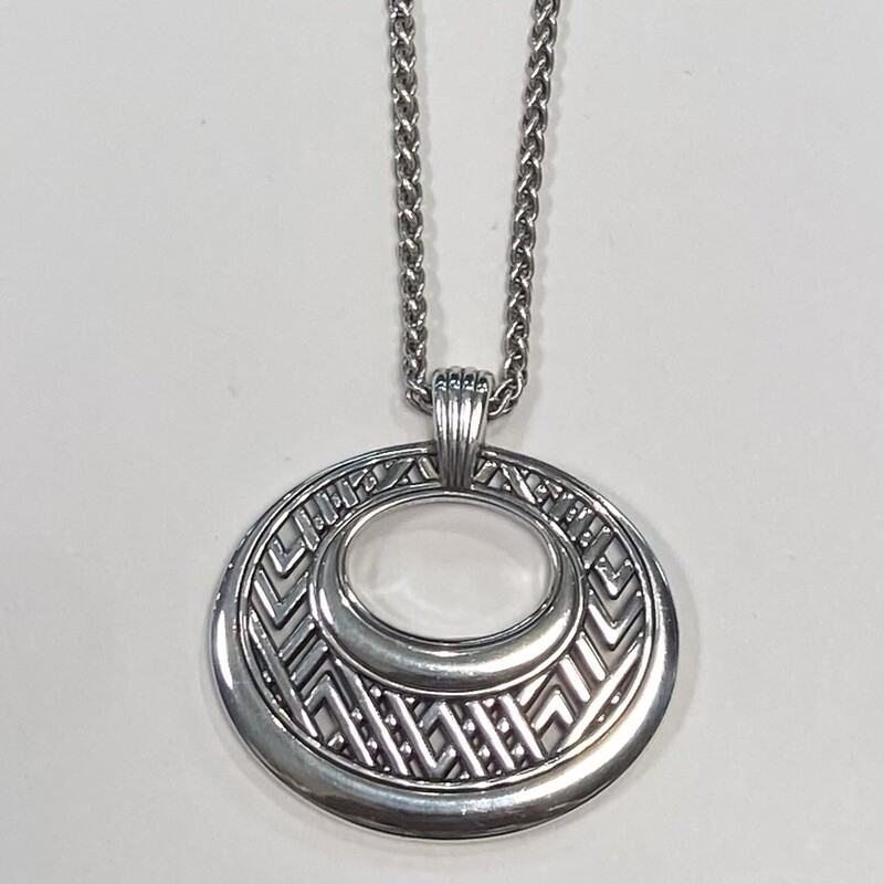 Slv Cutout Circ Necklace
Silver
Size: Necklace