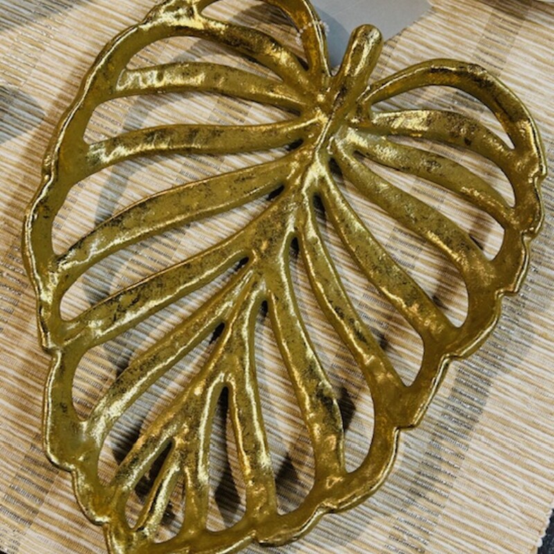 Cast Iron Open Leaf Bowl
Gold Size: 9.5 x 11W