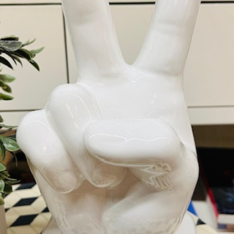 Ceramic Hand Peace Sign
White Size: 5.5 x 11H