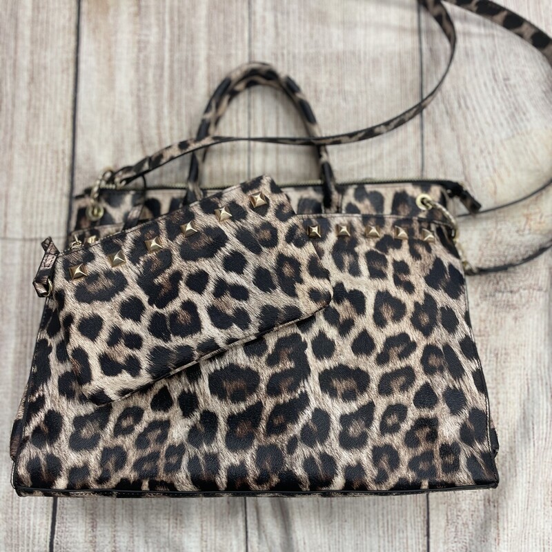 Purse/Crossbody Animal this also has a small attached  makeup bag