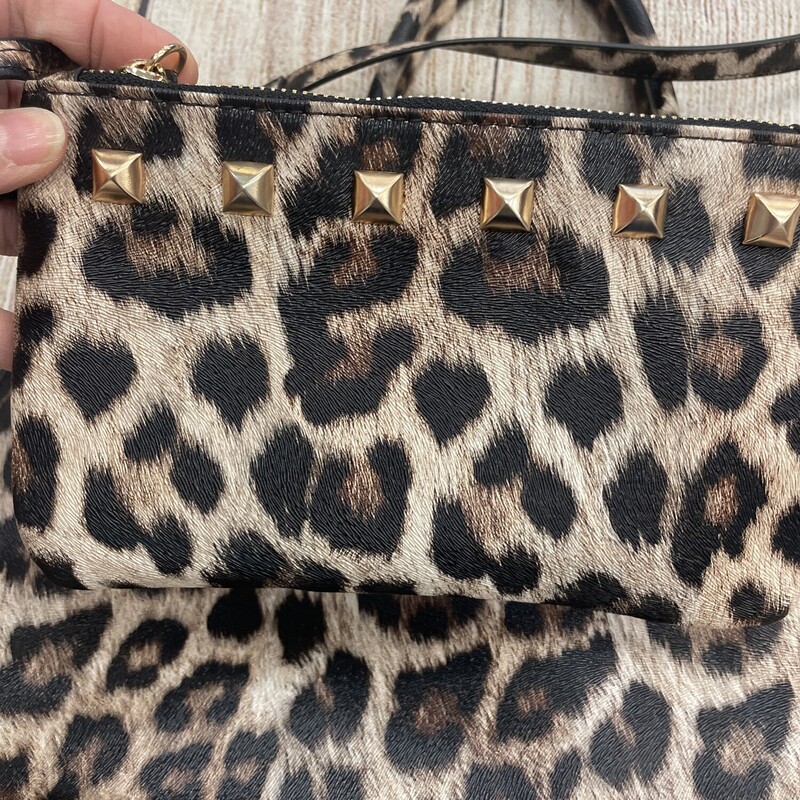 Purse/Crossbody Animal this also has a small attached  makeup bag