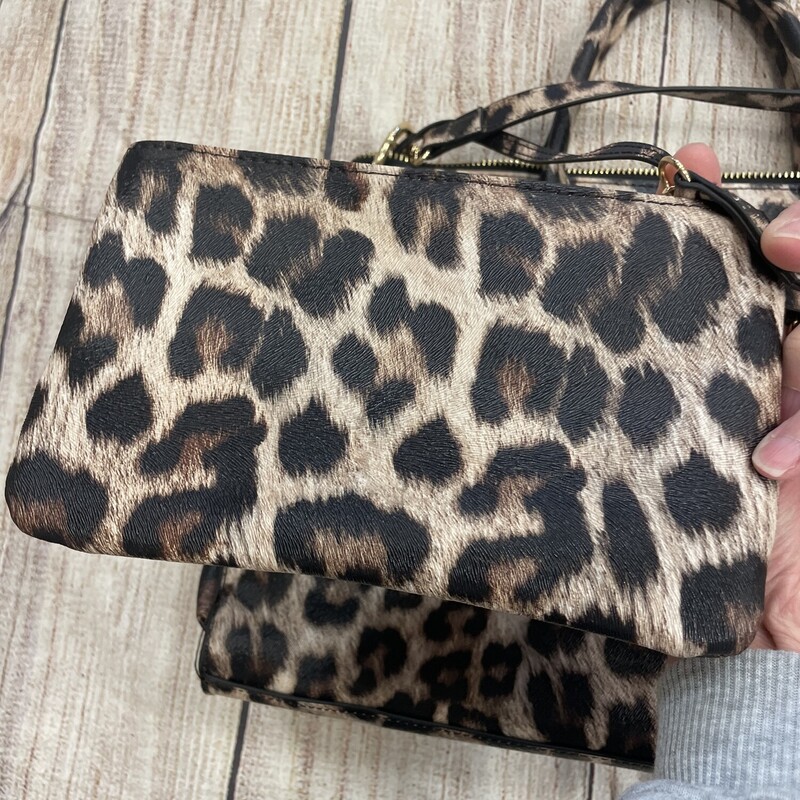 Purse/Crossbody Animal this also has a small attached  makeup bag