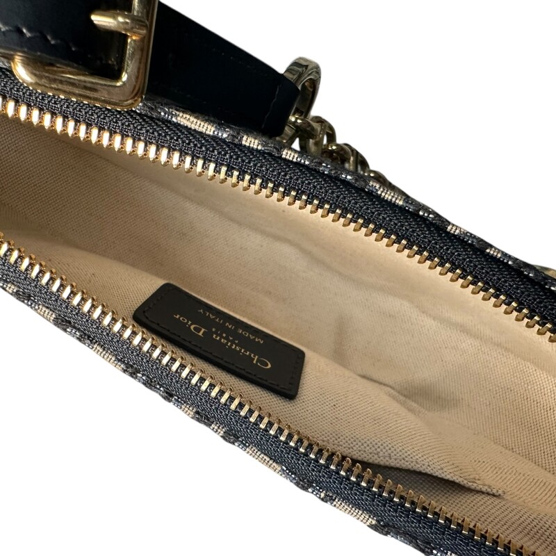 Christian Dior Oblique CD Lounge Bag<br />
<br />
Date Code: 40-MA-0233<br />
<br />
Dimensions: 10 L x 5 H inches<br />
<br />
In excellent condition. Slight surface scratches.<br />
<br />
Comes with original dust bag and box.