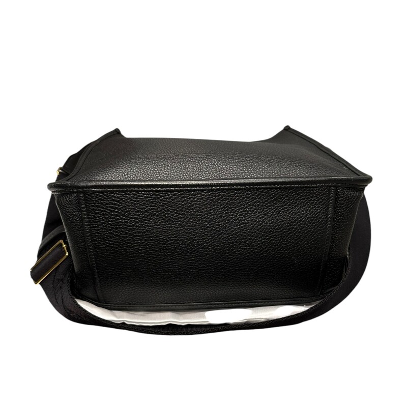 Prada Vitello Daino HoboMessenger<br />
<br />
Factory Code: 31/D<br />
<br />
Dimensions: 10 H x 11 L inches<br />
<br />
In very good condition. Light corner wear.<br />
<br />
Dose not come with original dust bag or box.