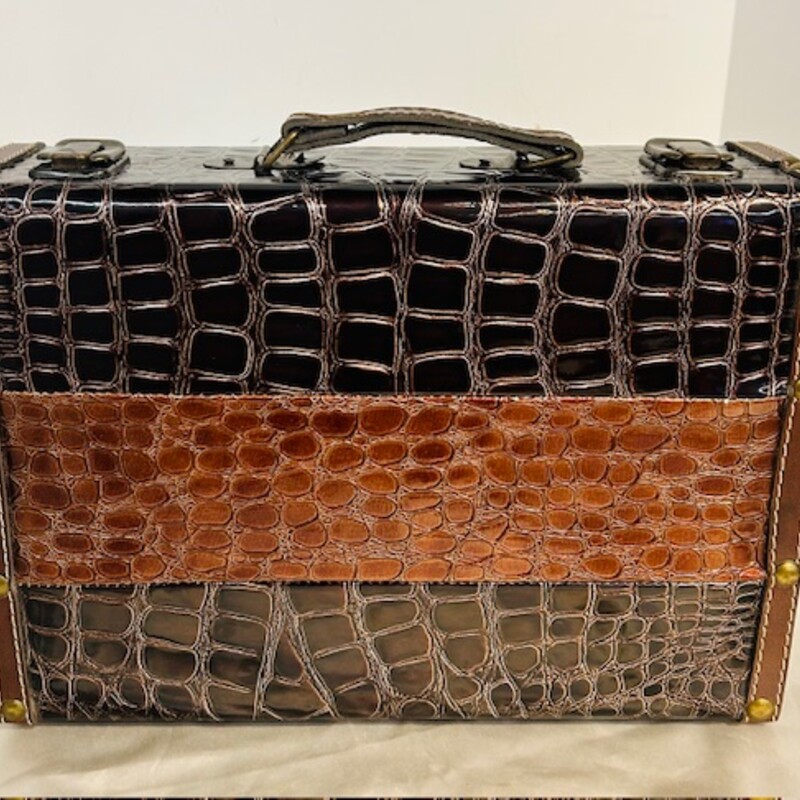 Faux Croc Suitcase
Black Brown Size: 12 x 4 x 9H
Larger one sold separately