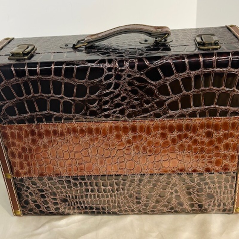 Faux Croc Suitcase
Black Brown Size: 14 x 5 x 10H
Smaller one sold separately