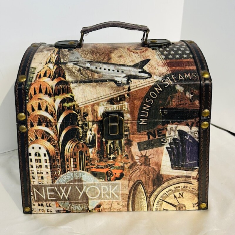 New York Collage Travel Case
Brown Gold Multicolored Size: 10.5 x 8 x 9H