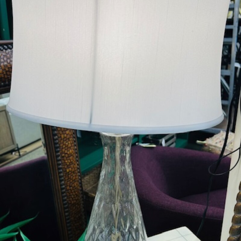 Pottery Barn Glass Lamp
Clear Swirl Lamp with Brush Nickle Base&Finial
White Oval Shade
Size: 16x10x29H