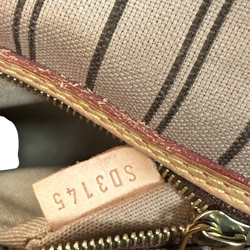 Louis Vuitton Delightful Monogram Hobo Bag<br />
<br />
Date Code: SD3145<br />
<br />
Dimensions: 15.75 L x 12.5 H inches<br />
<br />
In good condition. A small hole in the canvas and some wear inside the interior.<br />
<br />
Comes with original box. No dust bag.