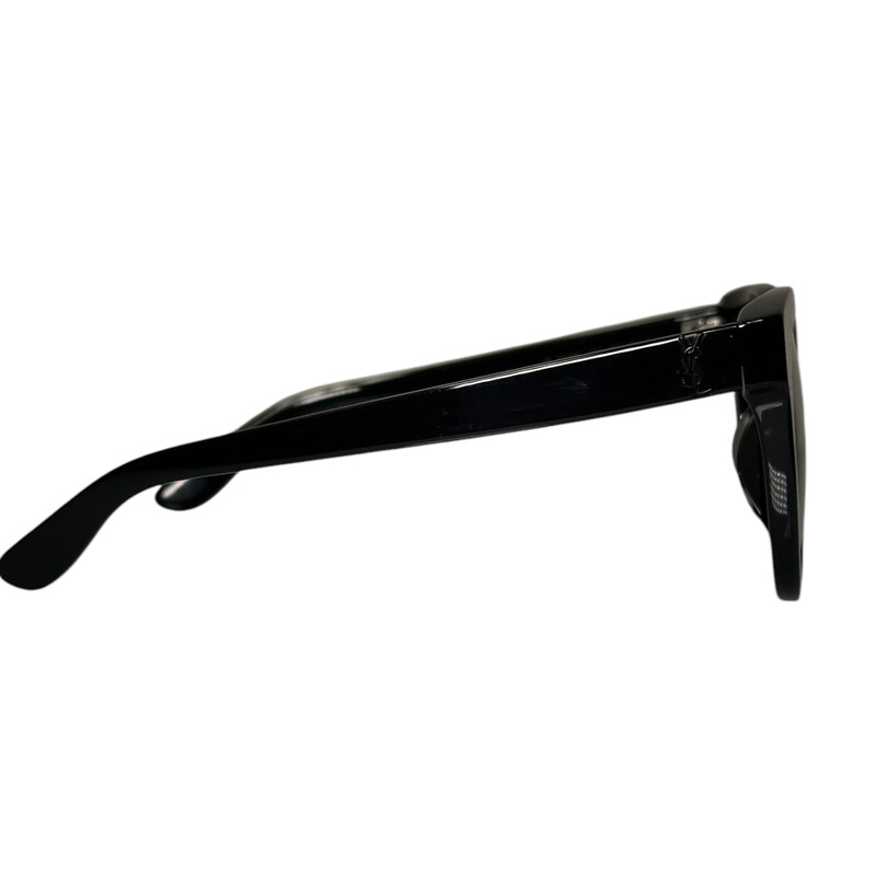 YSL SLM24/K Black Sunglasses<br />
<br />
In good condition. Major scratch on lower interior right lens.<br />
<br />
Does not come with the original case or box.