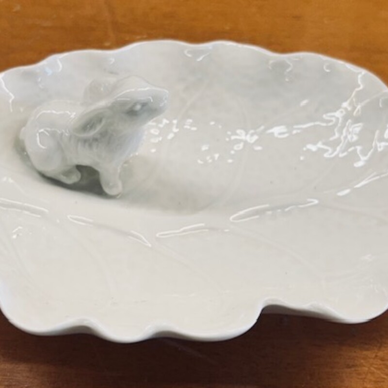 Porcelian Bunny Dish
White
Size: 7.25 x 3 H