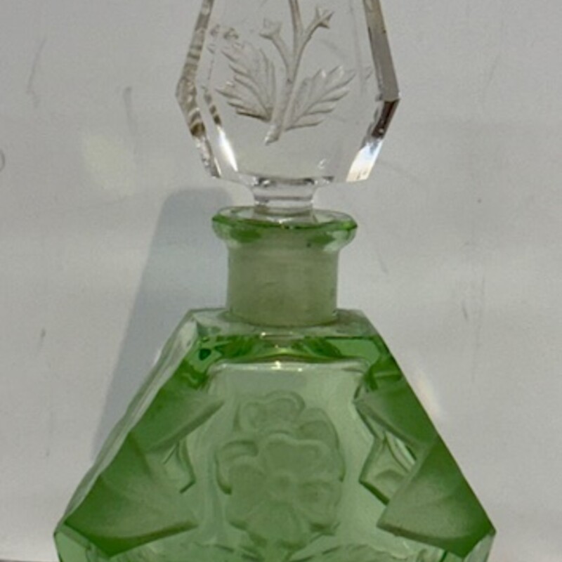 Czechoslovakia Glass Perfume Bottle
Vintage
Green and Clear
Size: 3x5.5H