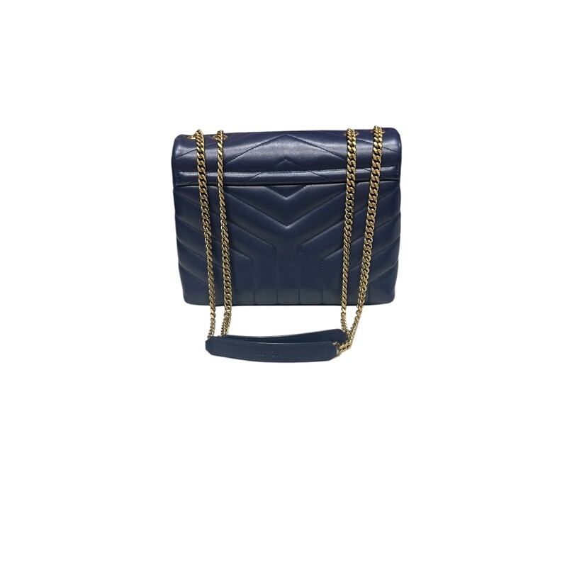 YSL Loulou Navy Small<br />
<br />
Date Code: GAB494699 0322<br />
<br />
Dimensions:<br />
6.6H x 9.8W x 3.5D.<br />
<br />
In excellent condition. Light minor scratching to the hardware.<br />
<br />
Comes with original dust bag. No box.