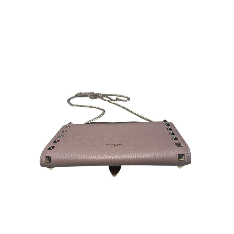 Valentino Rockstud Wallet on Chain with Chain Strap Pourde<br />
<br />
Size: OS<br />
<br />
In very good condition. Light scratching to the hardware.<br />
<br />
Comes with original dust bag no box.