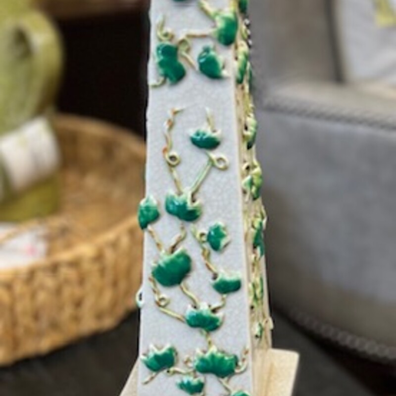 Sedlaks Vine Obelisk
White and Green
Size: 4.5x18H