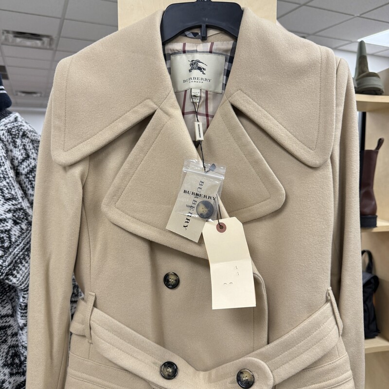 Beautiful Burberry Trench Coat, Camel. In pristine condition, including original tags!<br />
Size: 10