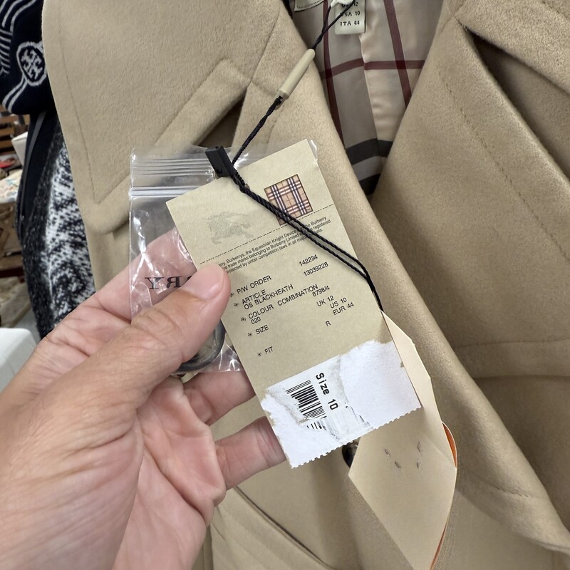 Beautiful Burberry Trench Coat, Camel. In pristine condition, including original tags!<br />
Size: 10