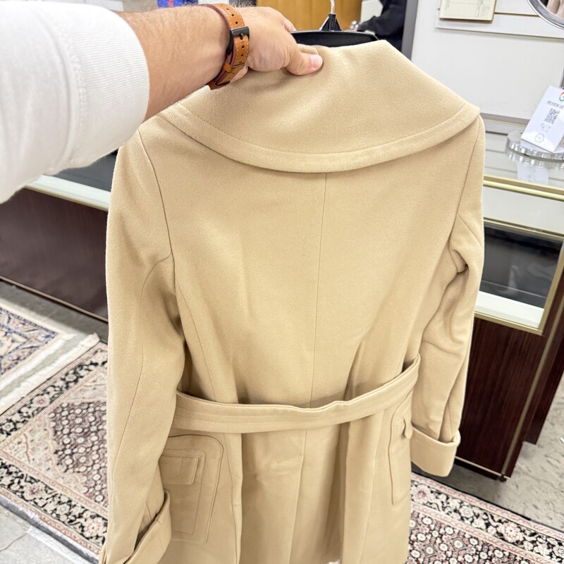 Beautiful Burberry Trench Coat, Camel. In pristine condition, including original tags!<br />
Size: 10