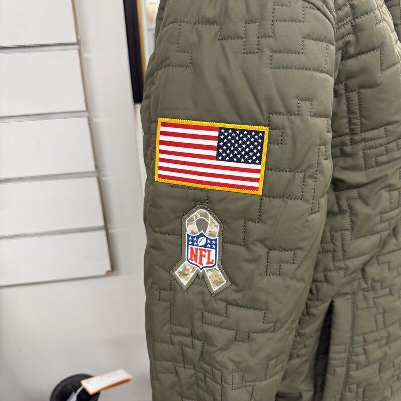 Nike NE Patriots Jacket, Dark Green<br />
Size: M