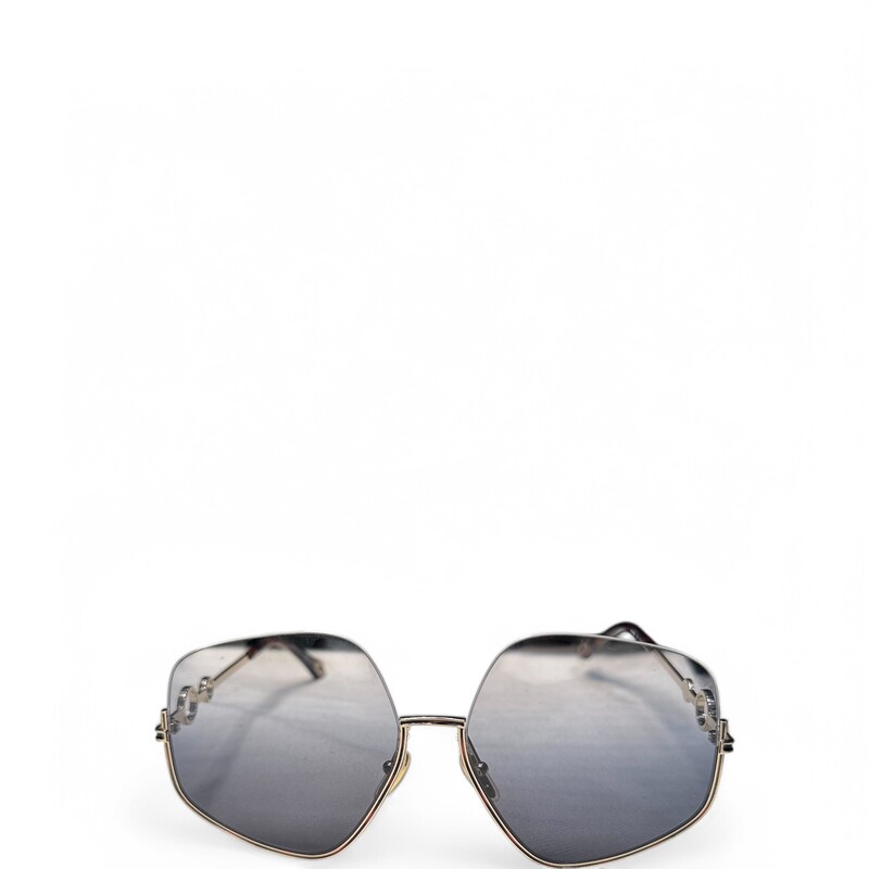 Chloe Ch0068s Sunglasses
 Blue

Size: OS

Minor scatching on lenses.

Comes with original case. No box.