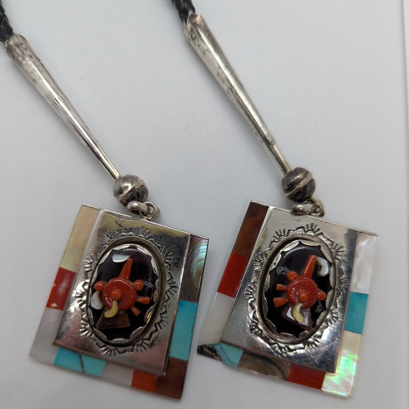 RC Zuni Sterling Bolo Tie, 1970s RARE colllectable<br />
Coral Onyx 3.5 x 2.25 / 1.5 x 1.5 / 42 inch in length overall