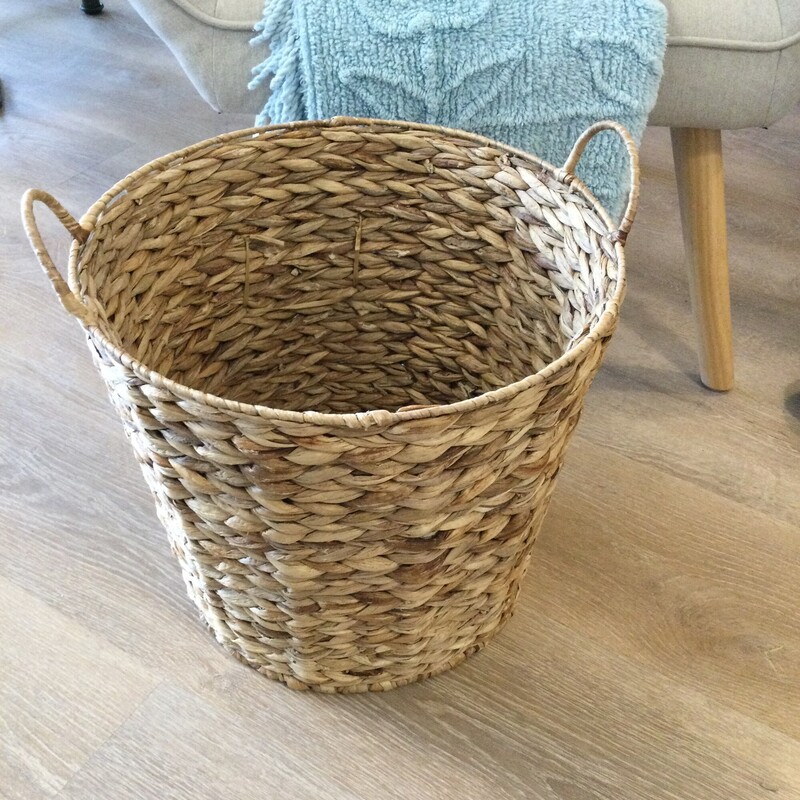 Woven Seagrass Hamper,
Natural,
Size: 15 X 15.5 In