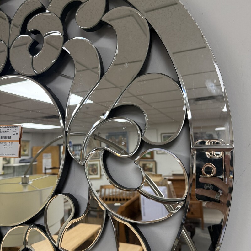 Round Scrolly Mirror, Retails for $130!
Size: 31in