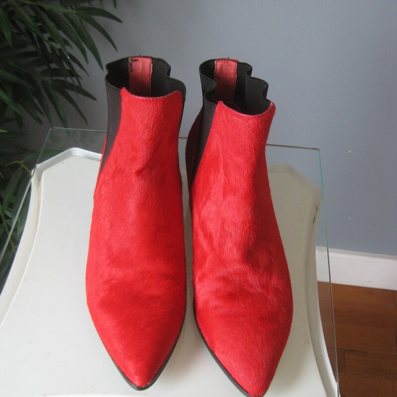 Halogen Calf Hair, Red, Size: 7.5<br />
Cute red boots from Halogen<br />
Calf hair<br />
size 7.5<br />
1.75 heel<br />
excellent condition, like new.<br />
thanks for looking!<br />
#80647