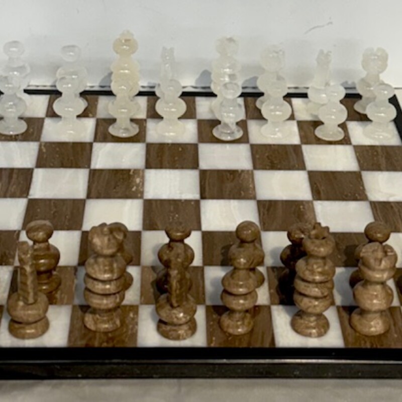 Marble Chess Board
Includes 32 Chess pieces
As is - slight scuffing on some pieces
Brown White Black
Size: 14x14W